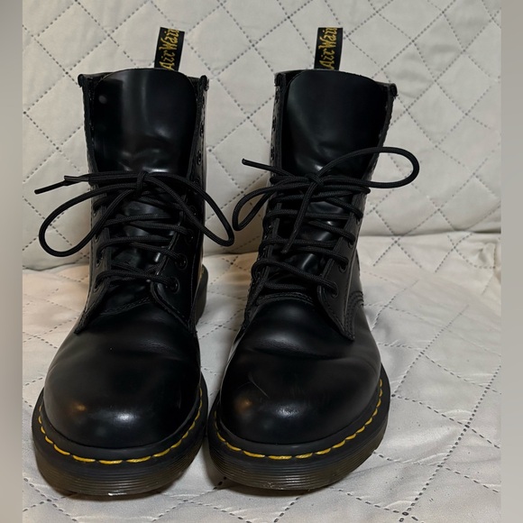 Dr. Martens Shoes - Dr. Martens 1460 smooth leather size 8